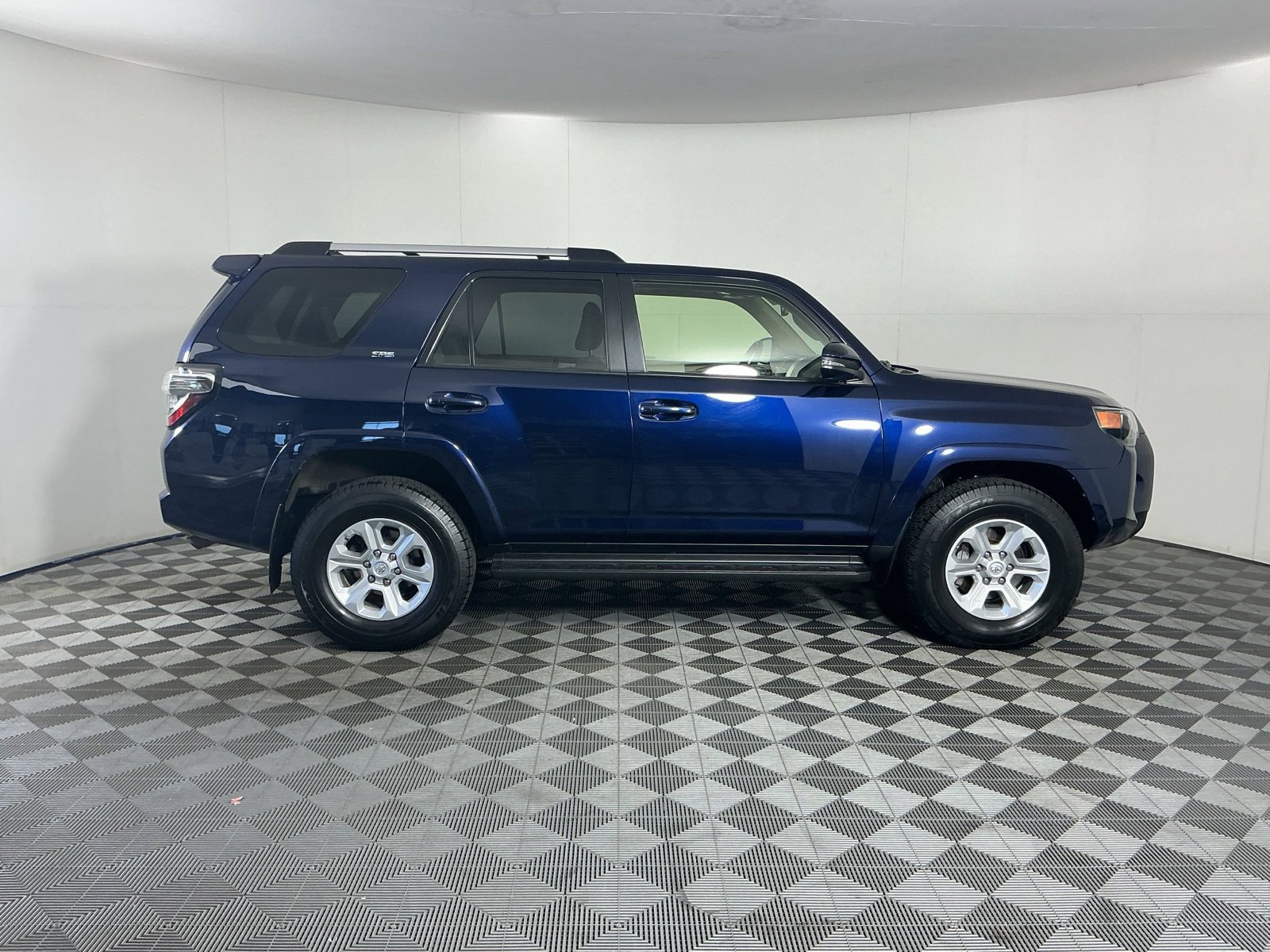 Used 2020 Toyota 4Runner SR5 Premium w/ Moonroof Package AWD/4WD image 10