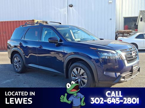 Used 2025 Nissan Pathfinder SV w/ SV Premium Package image 3