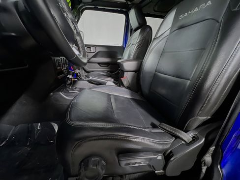 Used 2018 Jeep Wrangler Unlimited Sahara image 15