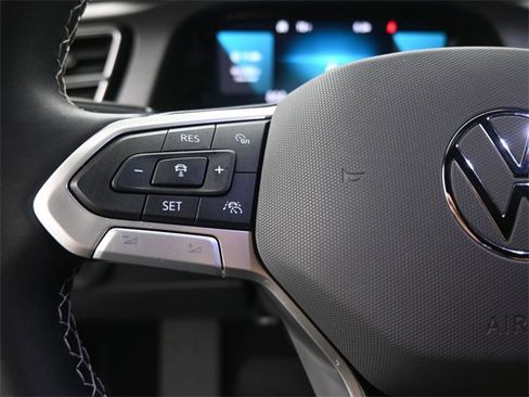 Certified 2024 Volkswagen Atlas Cross Sport SE image 7