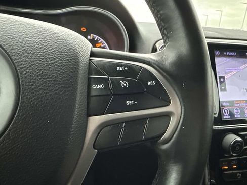 Used 2019 Jeep Grand Cherokee Altitude image 28