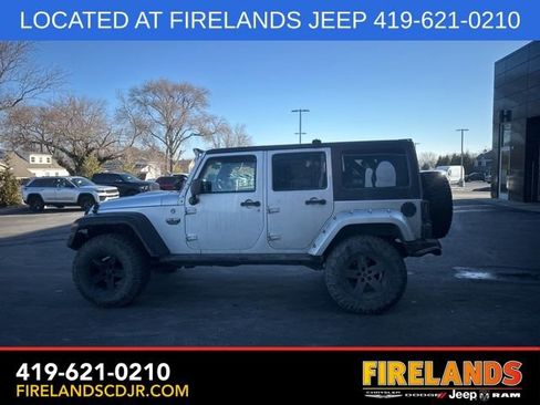 Used 2012 Jeep Wrangler Unlimited Rubicon image 14