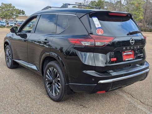 Used 2023 Nissan Rogue SV image 29