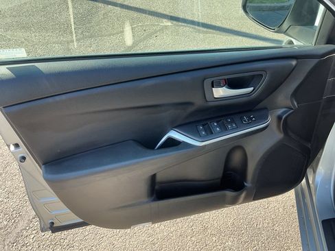 Used 2017 Toyota Camry SE FWD image 16