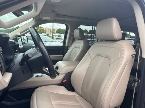 Used 2024 Ford Expedition Limited AWD/4WD image 12