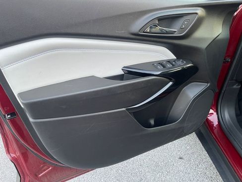 Used 2025 Chevrolet Trax LT w/ LT Convenience Package image 16