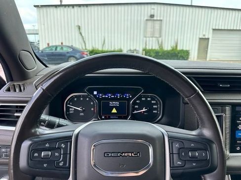 Used 2021 GMC Yukon Denali w/ Denali Premium Package RWD image 42