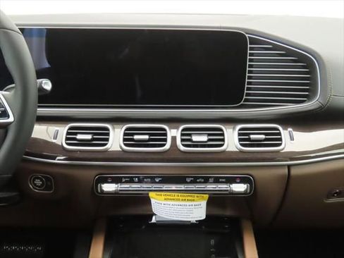 New 2026 Mercedes-Benz GLS 450 4MATIC image 14