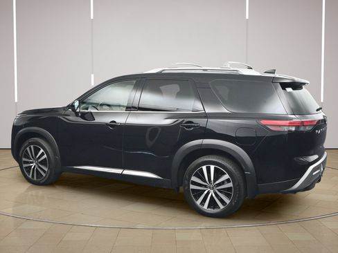 Certified 2025 Nissan Pathfinder Platinum w/ Cargo Package FWD image 5
