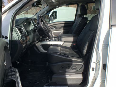 Used 2020 Nissan Titan SL w/ Moonroof Package image 10