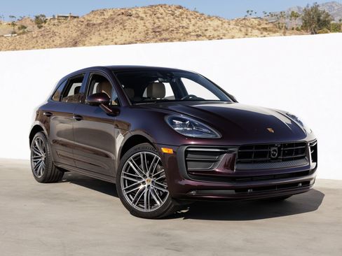 Certified 2025 Porsche Macan AWD/4WD image 9