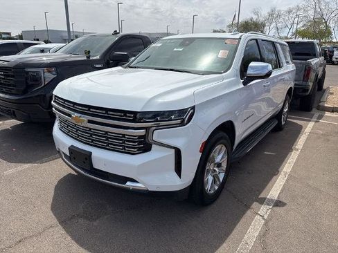 Used 2023 Chevrolet Suburban Premier AWD/4WD image 2