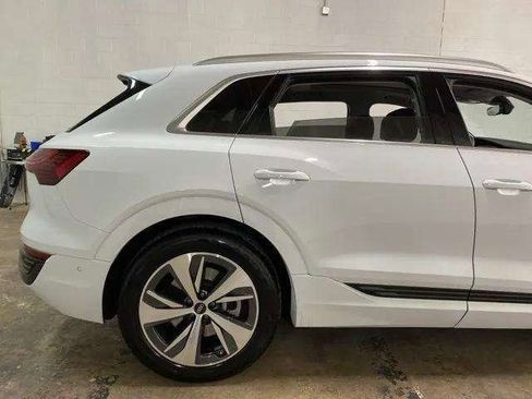 Used 2024 Audi Q8 e-tron Premium Plus w/ Premium Plus Package image 98