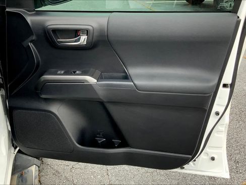 Used 2020 Toyota Tacoma TRD Off-Road image 22