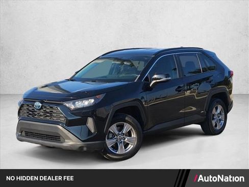 Used 2022 Toyota RAV4 LE AWD/4WD image 1
