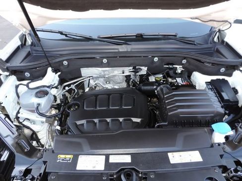 Used 2025 Volkswagen Atlas SE FWD image 17