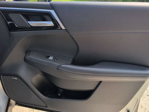 Used 2025 Mitsubishi Outlander SE FWD image 33