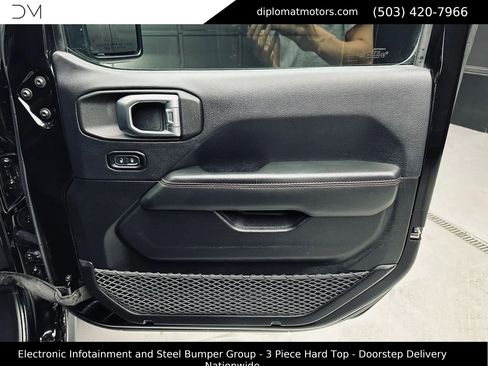 Used 2018 Jeep Wrangler Unlimited Rubicon AWD/4WD image 25