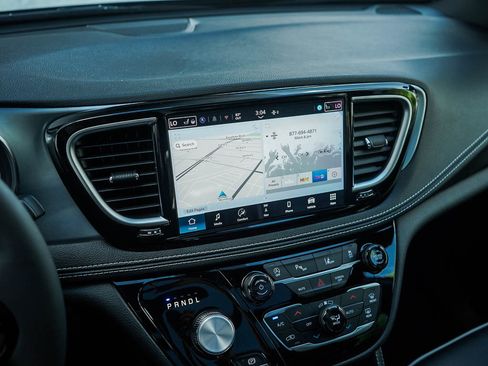 New 2026 Chrysler Pacifica Limited AWD/4WD image 25