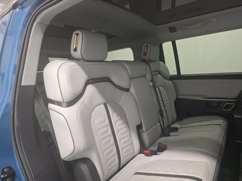 Used 2023 Rivian R1S Adventure AWD/4WD image 23