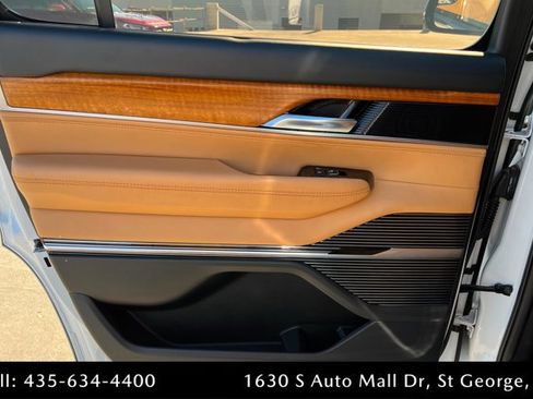 Used 2022 Jeep Grand Wagoneer Series III w/ Rear Seat Video Group 1 image 18