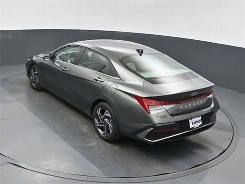 Used 2025 Hyundai Elantra SEL image 33