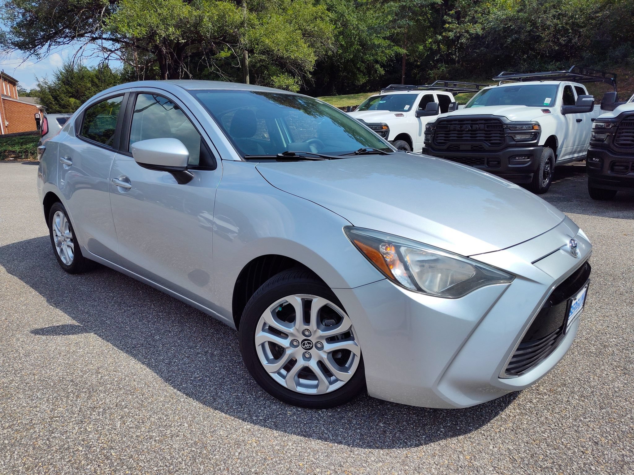 Used 2017 Toyota Yaris iA FWD image 2
