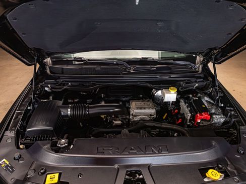 Used 2019 RAM 1500 Laramie AWD/4WD image 32