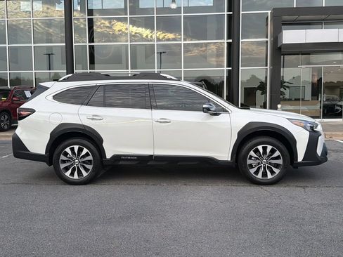 Used 2025 Subaru Outback Touring XT w/ Popular Package #2 AWD/4WD image 3