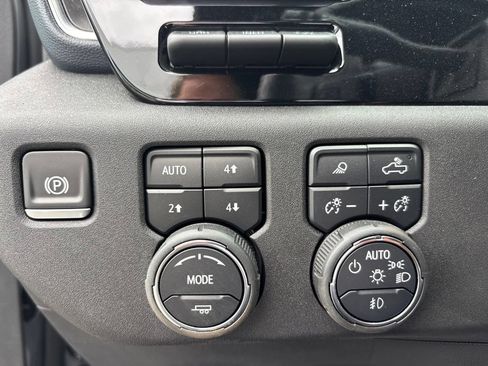 Used 2024 Chevrolet Silverado 1500 High Country w/ Technology Package AWD/4WD image 36