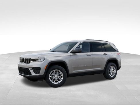 New 2026 Jeep Grand Cherokee Laredo AWD/4WD image 2