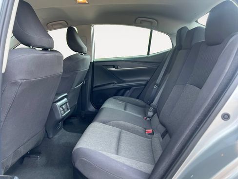 Used 2025 Toyota Camry SE FWD image 13