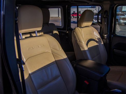 Used 2018 Jeep Wrangler Unlimited Sahara image 18