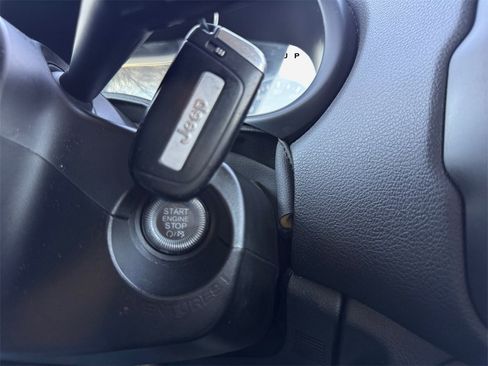 Used 2023 Jeep Renegade Trailhawk image 30