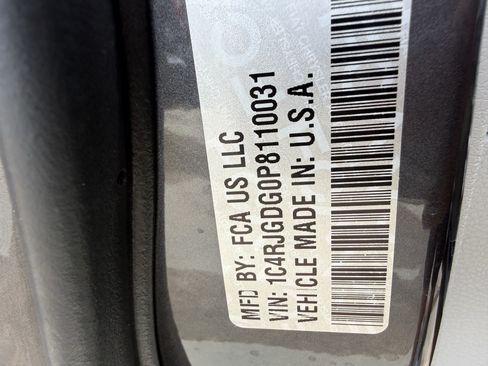 Used 2023 Jeep Grand Cherokee Overland RWD image 35