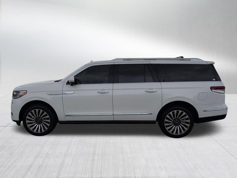 Used 2022 Lincoln Navigator L Reserve image 3