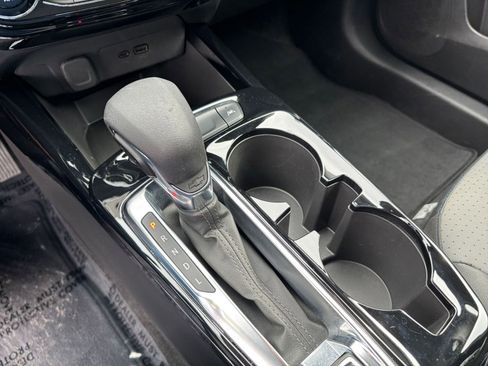 Used 2025 Chevrolet Trax LT image 36