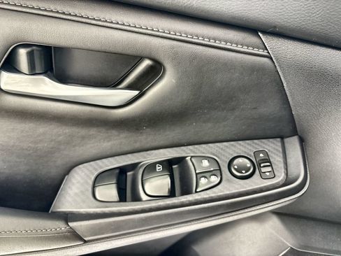 Used 2024 Nissan Sentra SV FWD image 15
