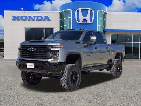 Used 2025 Chevrolet Silverado 2500 Custom w/ Custom Value Package image 7