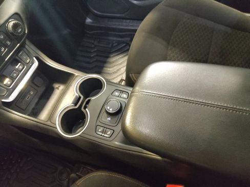 Used 2018 GMC Terrain SLE w/ Driver Convenience Package FWD image 26