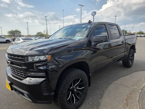 Used 2020 Chevrolet Silverado 1500 RST AWD/4WD image 3
