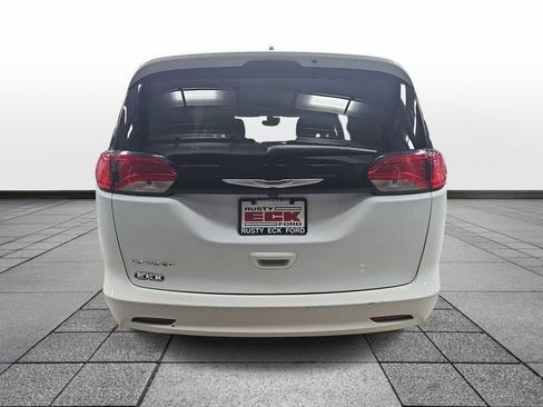 Used 2023 Chrysler Voyager LX image 6