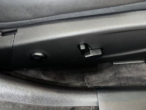 Used 2018 Chrysler 300 Limited image 30