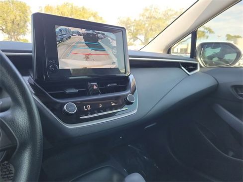 Used 2025 Toyota Corolla LE image 21