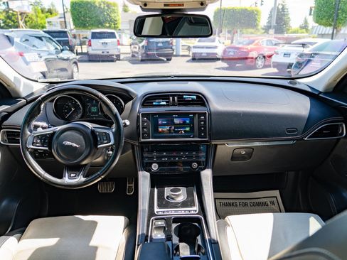 Used 2018 Jaguar F-PACE R-Sport AWD/4WD image 22