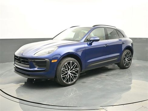 Used 2024 Porsche Macan image 1