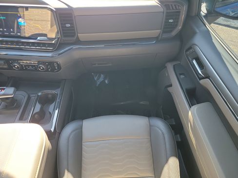 Used 2023 Chevrolet Silverado 1500 ZR2 w/ Technology Package image 17