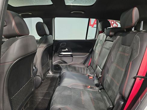 Used 2025 Mercedes-Benz GLB 35 AMG 4MATIC image 38