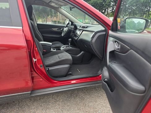 Used 2016 Nissan Rogue SV AWD/4WD image 13