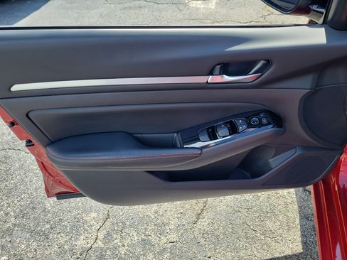 Certified 2024 Nissan Altima 2.5 SR FWD image 9